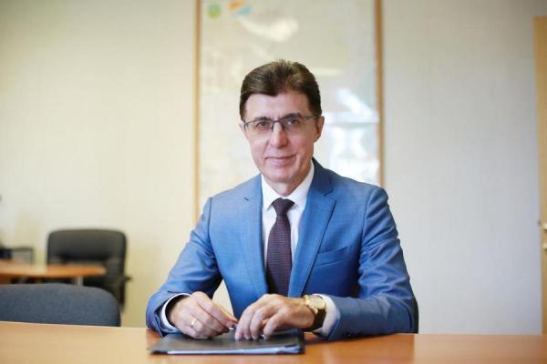 Юрий Мельников, уполномоченный по правам человека в Приморском крае. Родился во Владивостоке. Окончил Дальневосточный государственный университет в 1981 г. Кандидат юридических наук. Почти 30 лет проработал в органах прокуратуры Приморского края, более 25 лет из них на руководящих постах — от прокурора района до прокурора Владивостока и заместителя прокурора Приморского края, где курировал вопросы надзора за соблюдением прав и свобод человека и гражданина. Кандидат юридических наук. С 2019 г. занимает должность уполномоченного по правам человека в Приморье. ФОТО: Предоставил Ю. Мельников |  «В нашем обществе велик запрос на справедливость»