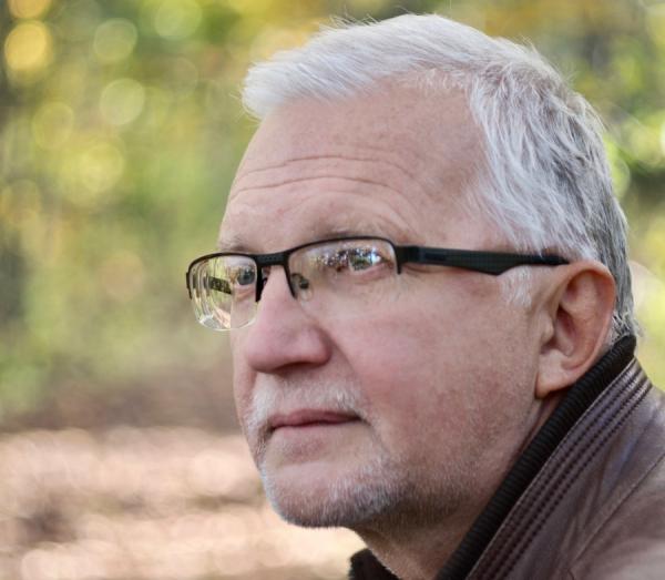 Андрей Юрьевич Сидоров окончил филологический факультет ЛенГосУниверситета - кафедру романо-германской филологии. Приехав во Владивосток, работал в коммерческих структурах, связанных с рыбодобычей. С 2005 по 2010 г. возглавлял Международное управление администрации города Владивостока. Ныне пенсионер, лектор, писатель, участник многих этнографических экспедиций, активно изучающий историю Приморья и публикующий свои изыскания как в виде научных статей, так и в виде книг. Жизненное кредо: «интерес к новому». ФОТО: предоставил А. Сидоров |  «История – это госпожа Клио, а не девушка по вызову»